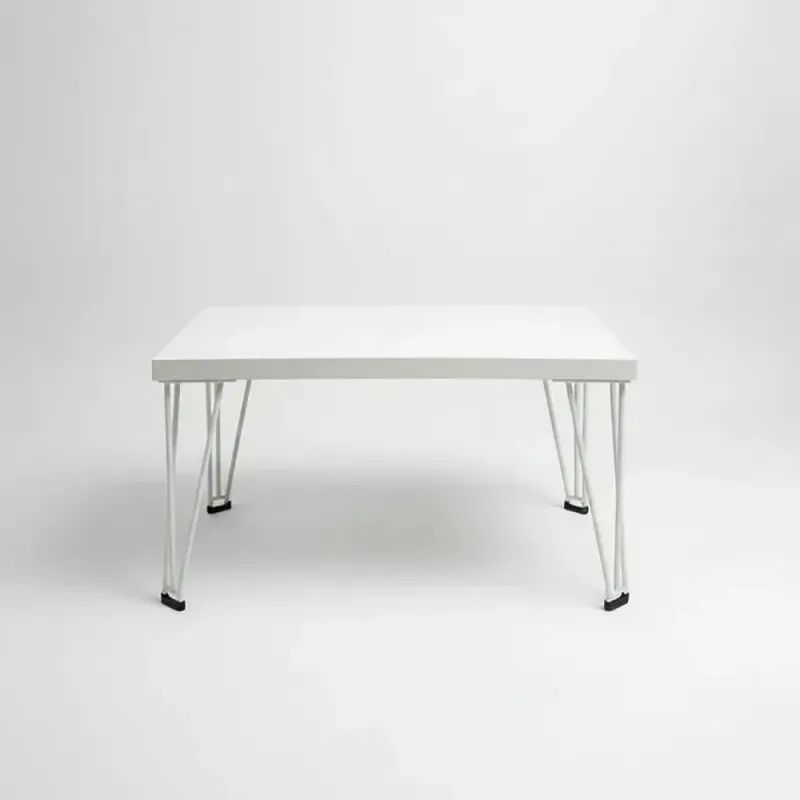 Mesa Ratona blanca con patas de metal - PRODUCTO CON DETALLES en Blanco - Mesas de living, Uruguay | Champagne Home