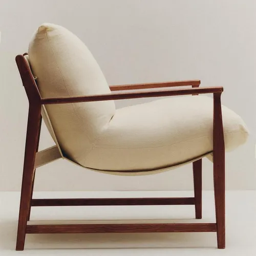 BUTACA MADERA Y COJÍN DESENFUNDABLE - Butacas, banquetas y puffs, Uruguay | Zara Home