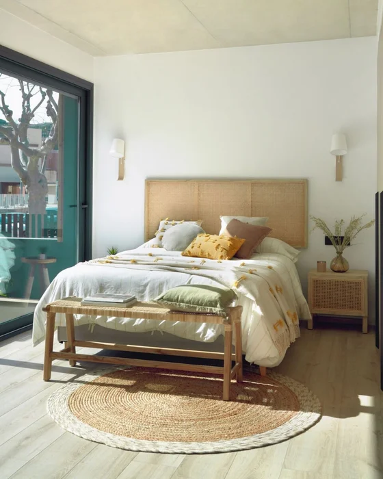 Banco Beida madera maciza teca 120 cm en Madera natural - Butacas, banquetas y puffs, Uruguay | Kavehome, vista 3
