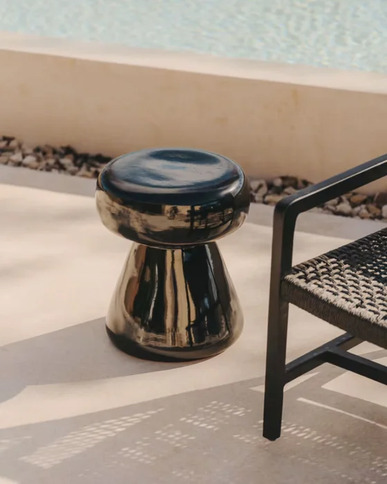 Mesa auxiliar Manya de cerámica negro Ø 38 cm en Negro - Mesas de arrimo, Uruguay | Kavehome, vista 3