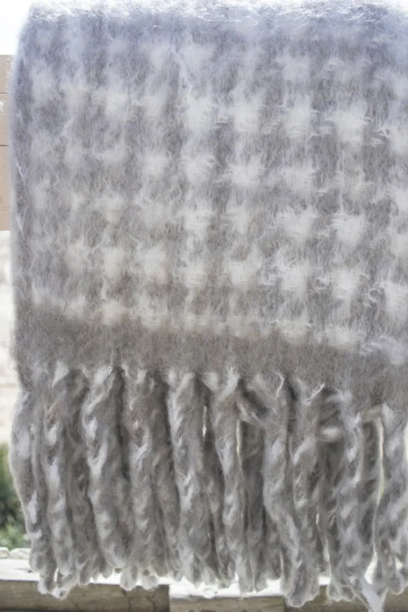 THROW BLEND LANA Y MOHAIR TOPO CUADRILLE en Multicolor - Textiles, Uruguay | Sentido Jose Ignacio, vista 2