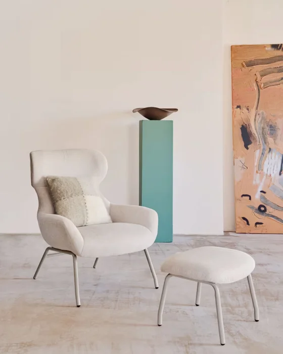 Reposapiés Belina de chenilla - beige con reposapiés y acero con acabado blanco en Beige - Butacas, banquetas y puffs, Uruguay | Kavehome, vista 2