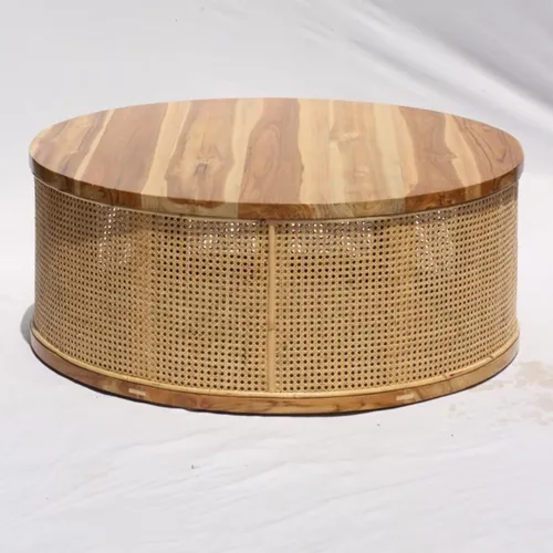 Mesa ratona en teca y esterilla cuadriculada en Madera natural - Mesas de living, Uruguay | Entrecasa