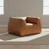 Sofá Cuero Marron Tufa Camel en Marrón - Sillones y sofás, Uruguay | Divino, vista 1 de 5