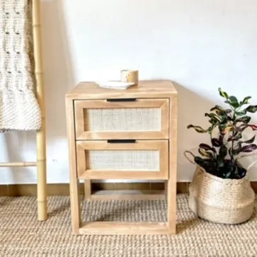 Mesa de luz con esterilla de viena natural y agarres negros en Madera natural - Mesas de luz, Uruguay | Decoramuss