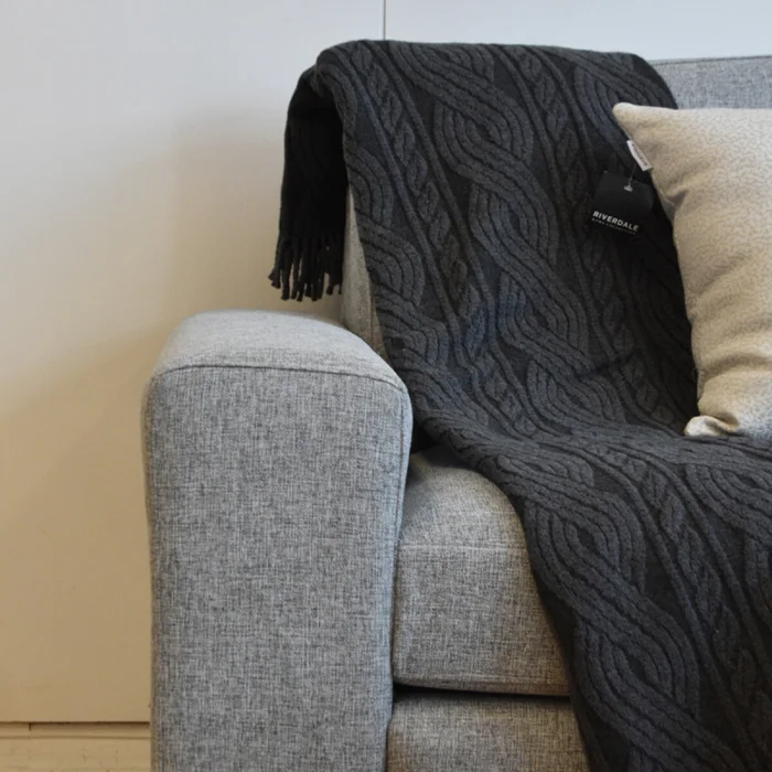 Sillon recto 2 cuerpos — Serra Amoblamientos en Gris - Sillones y sofás, Uruguay | Serra Amoblamientos, vista 2