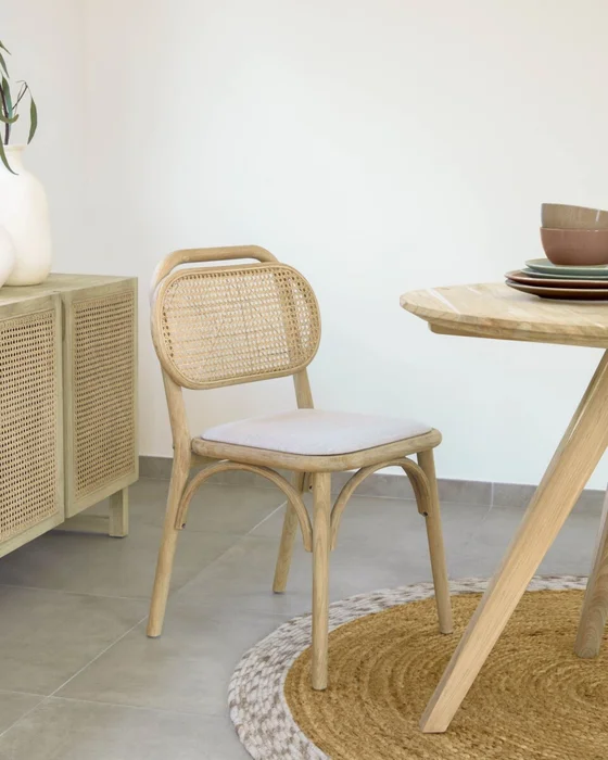Silla Doriane de madera maciza - de roble acabado natural y asiento de tela en Madera natural - Sillas, Uruguay | Kavehome, vista 3