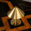Lámpara de mesa cónica metálica - dorada en Dorado - Lámparas de mesa, Uruguay | Buho Store, vista 1 de 5