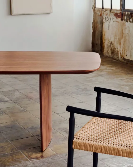 Mesa Litto de chapa de roble - de nogal 200 x 100 cm en Marrón - Mesas de comedor, Uruguay | Kavehome, vista 4