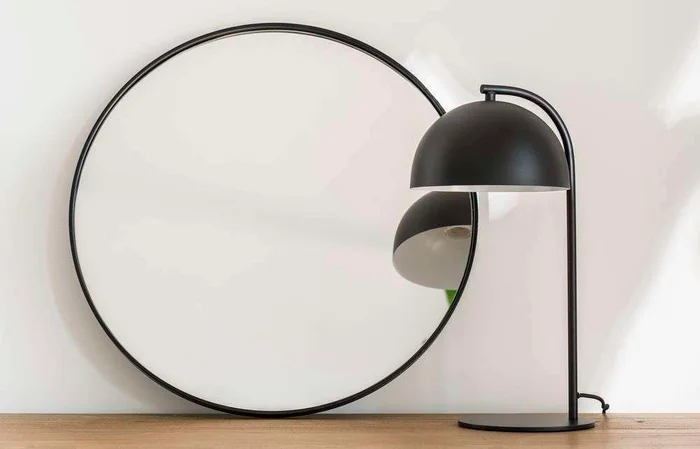 LAMPARA DE MESA CAPELINA - BLACK en Negro - Lámparas de mesa, Uruguay | La Iberica, vista 3