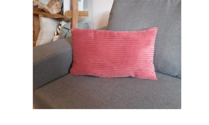 Almohadón Pana Cranberry red (trama a rayas) en Rojo - Textiles, Uruguay | Finkel