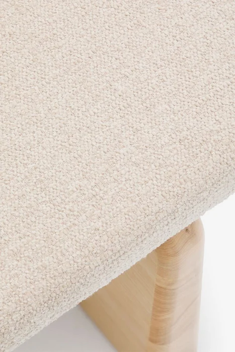 Banco Topaz de chenilla beige y madera maciza de fresno - con acabado natural 150cm FSC 100% en Beige - Butacas, banquetas y puffs, Uruguay | Kavehome, vista 5