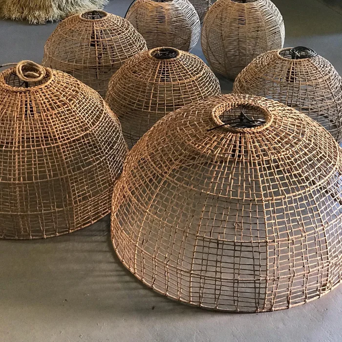 Colgante MEDIO CIRCULO en hilo en Madera natural - Lámparas colgantes, Uruguay | La Perla, vista 2