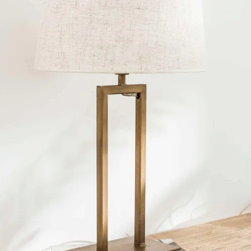 LAMPARA DE MESA GEOMETRICA - HIERRO DORADO en Dorado - Lámparas de mesa, Uruguay | La Iberica