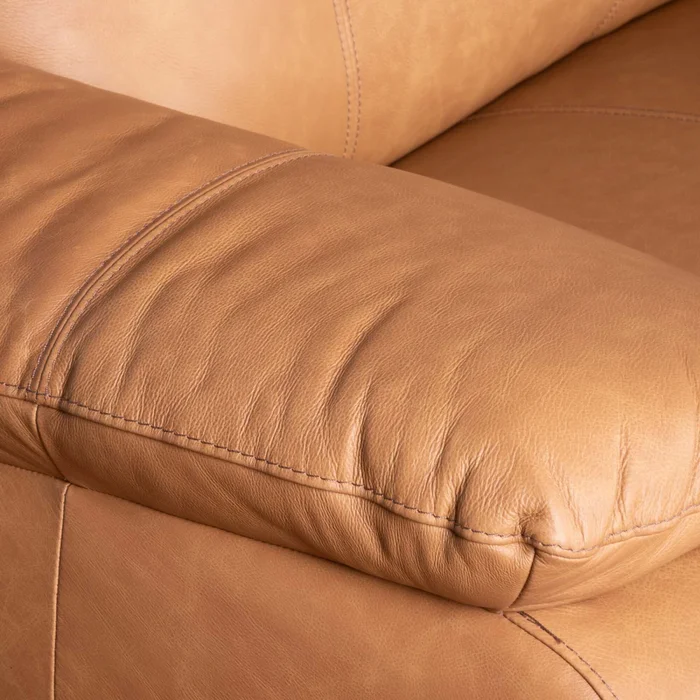 Sofa 2 Cuerpos Cuero-100-natural Marron Laurent Camel en Beige - Sillones y sofás, Uruguay | Divino, vista 5