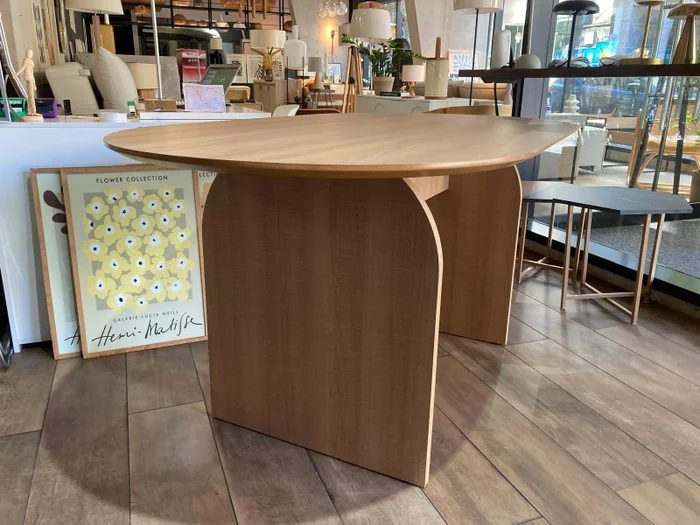 Mesa de Comedor Ovalada Arco 160 x 90 – Marrón Claro en Madera natural - Mesas de comedor, Uruguay | Berna Home, vista 7