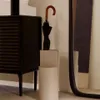 Paragüero Atin de metal - beige en Beige - Percheros y colgadores, Uruguay | Kavehome, vista 2 de 6