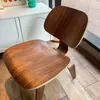 Butaca – Poltrona Eames de Nogal LCW - Butacas, banquetas y puffs, Uruguay | Berna home, vista 4 de 6