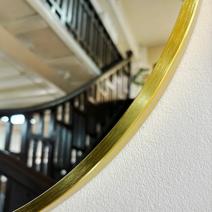 Espejo Oval dorado 50x80cm Aluminio en Dorado - Espejos, Uruguay | Alta Gracia Deco, vista 2