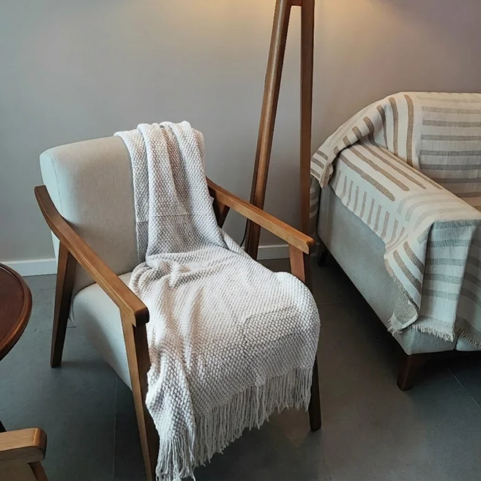 Manta sillon y cama tejida 127x172cm - beige en Beige - Textiles, Uruguay | Buho Store