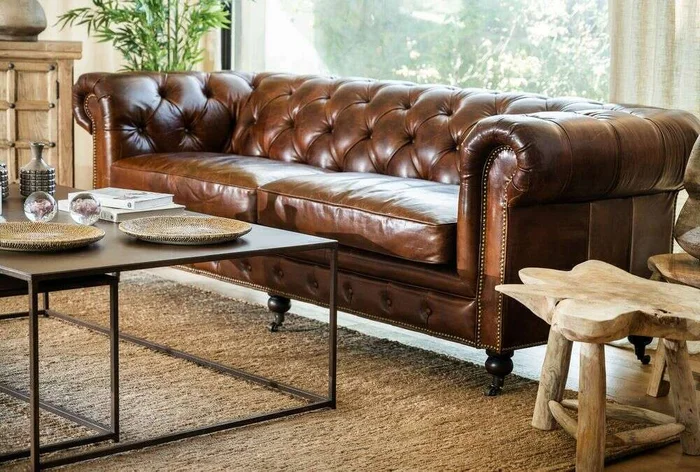 SILLON CHESTERFIELD CUERO ITALIANO - 3 CUERPOS en Marrón - Sillones y sofás, Uruguay | La Iberica, vista 19
