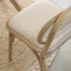 Silla Doriane de madera maciza - de roble acabado natural y asiento de tela en Madera natural - Sillas, Uruguay | Kavehome, vista 4 de 9
