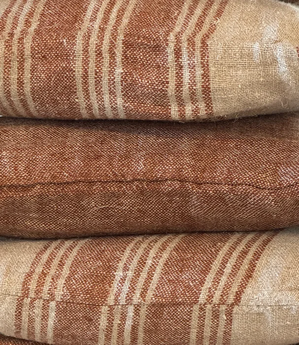 ALMOHADON RUSTICO LISO NATURAL en Rojo - Textiles, Uruguay | Más Infinito Casa, vista 3