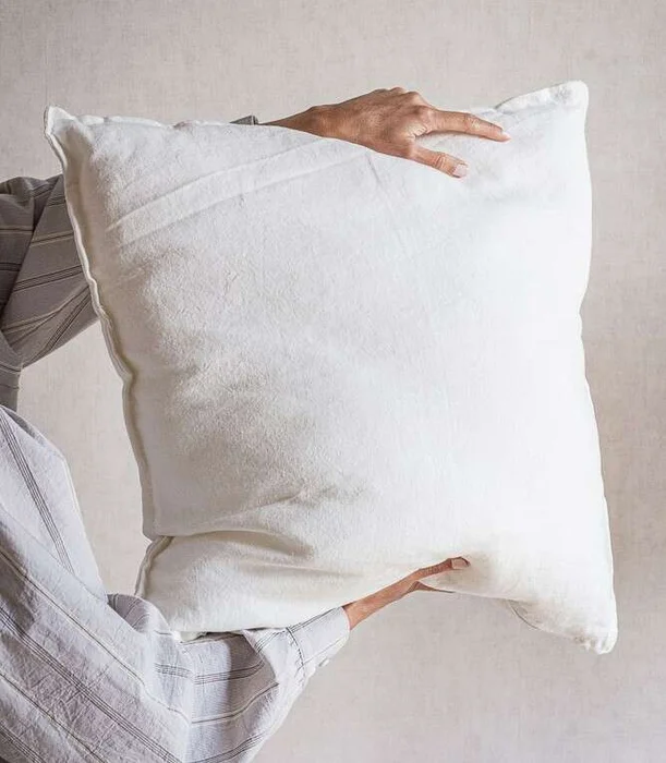ALMOHADON PAZ - LINO BLANCO - 55 X 55 en Blanco - Textiles, Uruguay | La Iberica