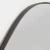 Espejo Anera de metal negro 84 x 108,5 cm en Negro - Espejos, Uruguay | Kavehome, vista 4 de 6
