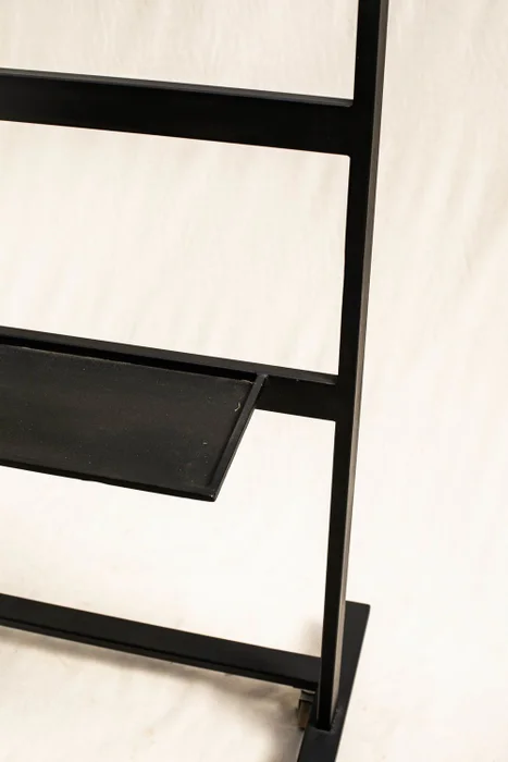 Atril para TV - Zainas en Negro - Decoración, Uruguay | Zainas, vista 2