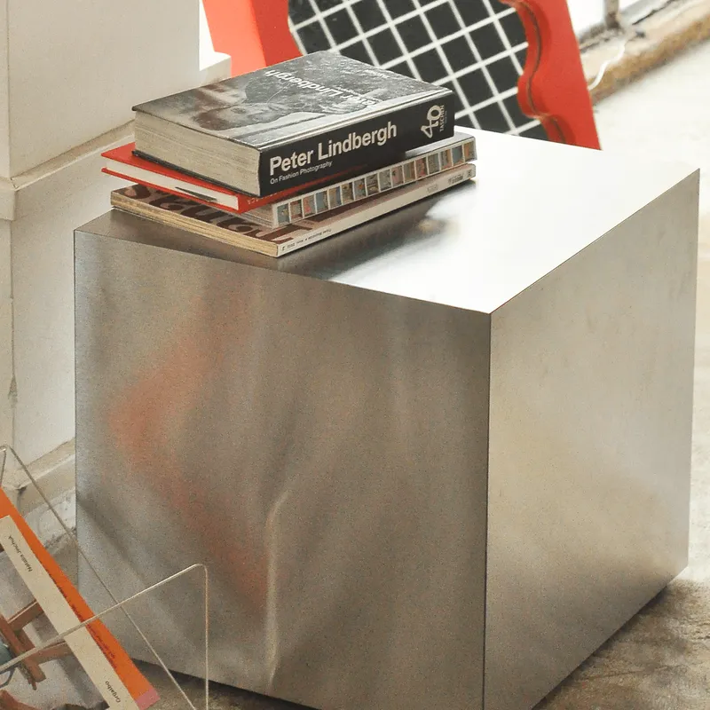 M10 — cubo inox en Plateado - Mesas de luz, Uruguay | Funlo Project