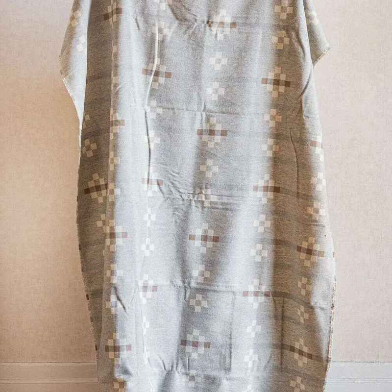MANTA AUSTRIACA - AMBER GREIGE en Beige - Textiles, Uruguay | La Iberica