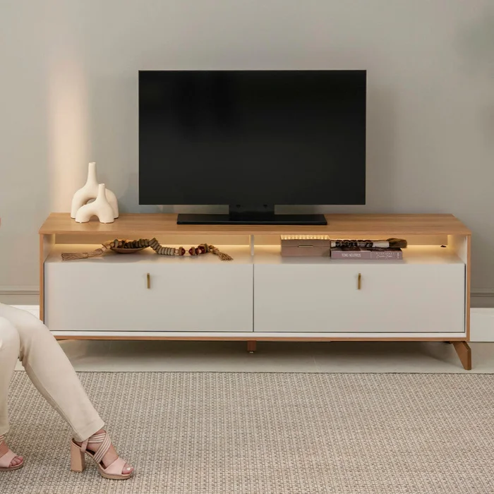 Rack para tv Dubai 180cm con Led - Patas en madera maciza en Madera natural - Muebles para TV, Uruguay | Balton, vista 2
