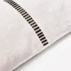 Almohadón Ardit de lino y algodón beige con raya bordada a contraste - verde 30 x 50 cm en Beige - Textiles, Uruguay | Kavehome, vista 3 de 3