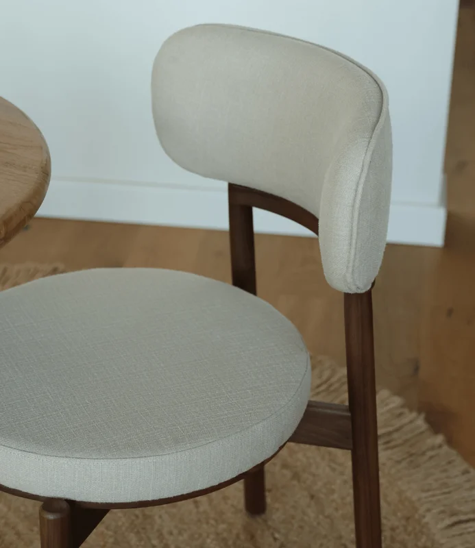 SILLA HILARIO NOGAL Y TELA en Beige - Sillas, Uruguay | Más Infinito Casa, vista 3