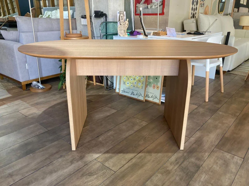 Mesa de Comedor Ovalada Arco 160 x 90 – Marrón Claro en Madera natural - Mesas de comedor, Uruguay | Berna Home, vista 9
