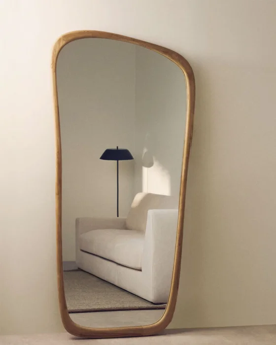 Espejo Alura de madera de teca 94,6 x 192,1 cm FSC 100% en Madera natural - Espejos, Uruguay | Kavehome, vista 2