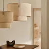 Pantalla para lámpara de techo Mariela de lino con acabado beige Ø 60 x 40 cm en Madera natural - Lámparas colgantes, Uruguay | Kavehome, vista 2 de 3