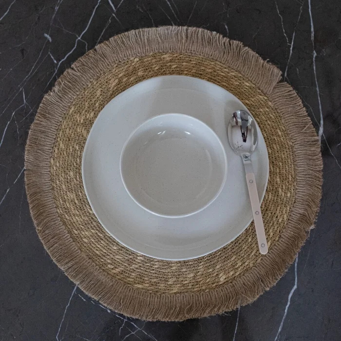 Individual redondo de yute en Marrón - Textiles, Uruguay | Buho Store
