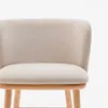 Taburete Ciselia chenilla - beige y madera maciza fresno acabado tono natural 65cm en Beige - Butacas, banquetas y puffs, Uruguay | Kavehome, vista 5 de 10