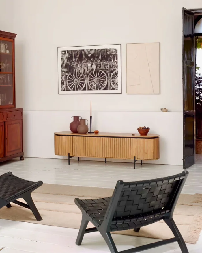 Mueble TV Licia 4 puertas de madera maciza de mango y metal pintado negro 200 x 55 cm en Madera natural - Muebles para TV, Uruguay | Kavehome, vista 2