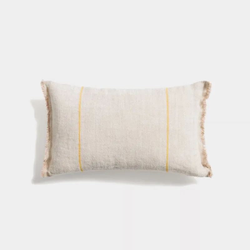 Almohadón Lidore de lino beige con rayas a contraste amarillo 30 x 50 cm en Amarillo, Beige - Textiles, Uruguay | Kavehome
