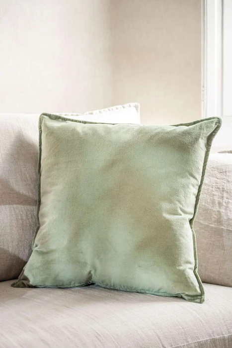 ALMOHADON TERCIOPELO MATCHA - 55 X 55 CMS - Textiles, Uruguay | La Iberica
