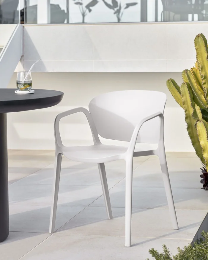 Silla 100% de exterior Ania - blanco en Blanco - Sillas, Uruguay | Kavehome, vista 2