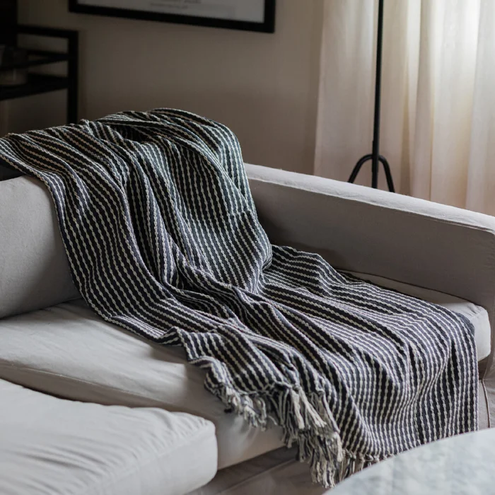Manta para sillón y cama algodón Grafito - 180 x 130 cm en Gris - Textiles, Uruguay | Buho Store