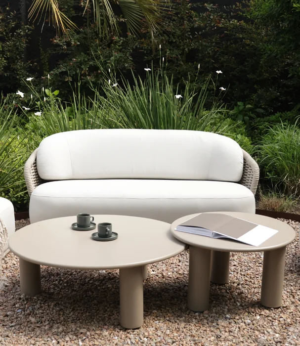 SOFÁ MALLORCA OUTDOOR CON ALMOHADONES en Gris - Muebles para el exterior, Uruguay | Masinfinito Casa, vista 3