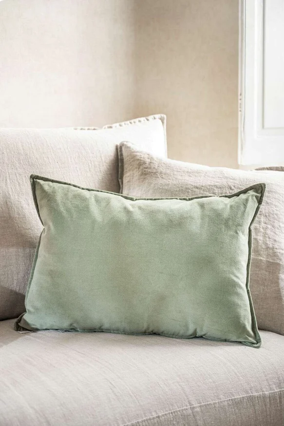 ALMOHADON TERCIOPELO MATCHA - 40 X 60 CMS en Verde - Textiles, Uruguay | La Iberica, vista 2