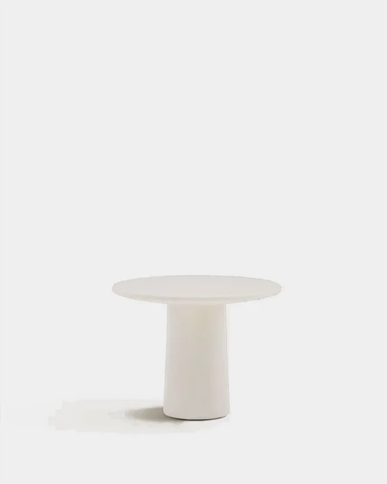 Mesa de centro Albanella de cemento con acabado blanco brillante - Ø65 cm en Blanco - Mesas de living, Uruguay | Kavehome