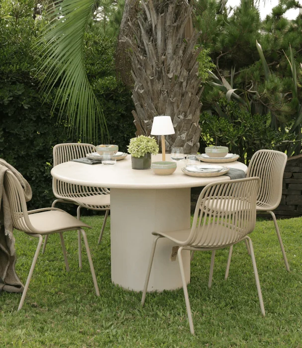 MESA COMEDOR CEMENTO en Beige - Mesas de comedor, Uruguay | Más Infinito Casa