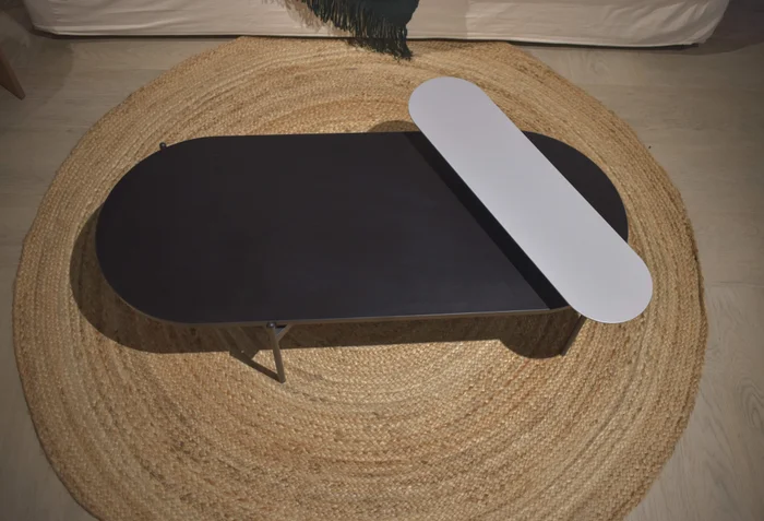 Mesa de centro Sit en Gris (Linum) con estructura negra - Mesas de living, Uruguay | Furest, vista 5